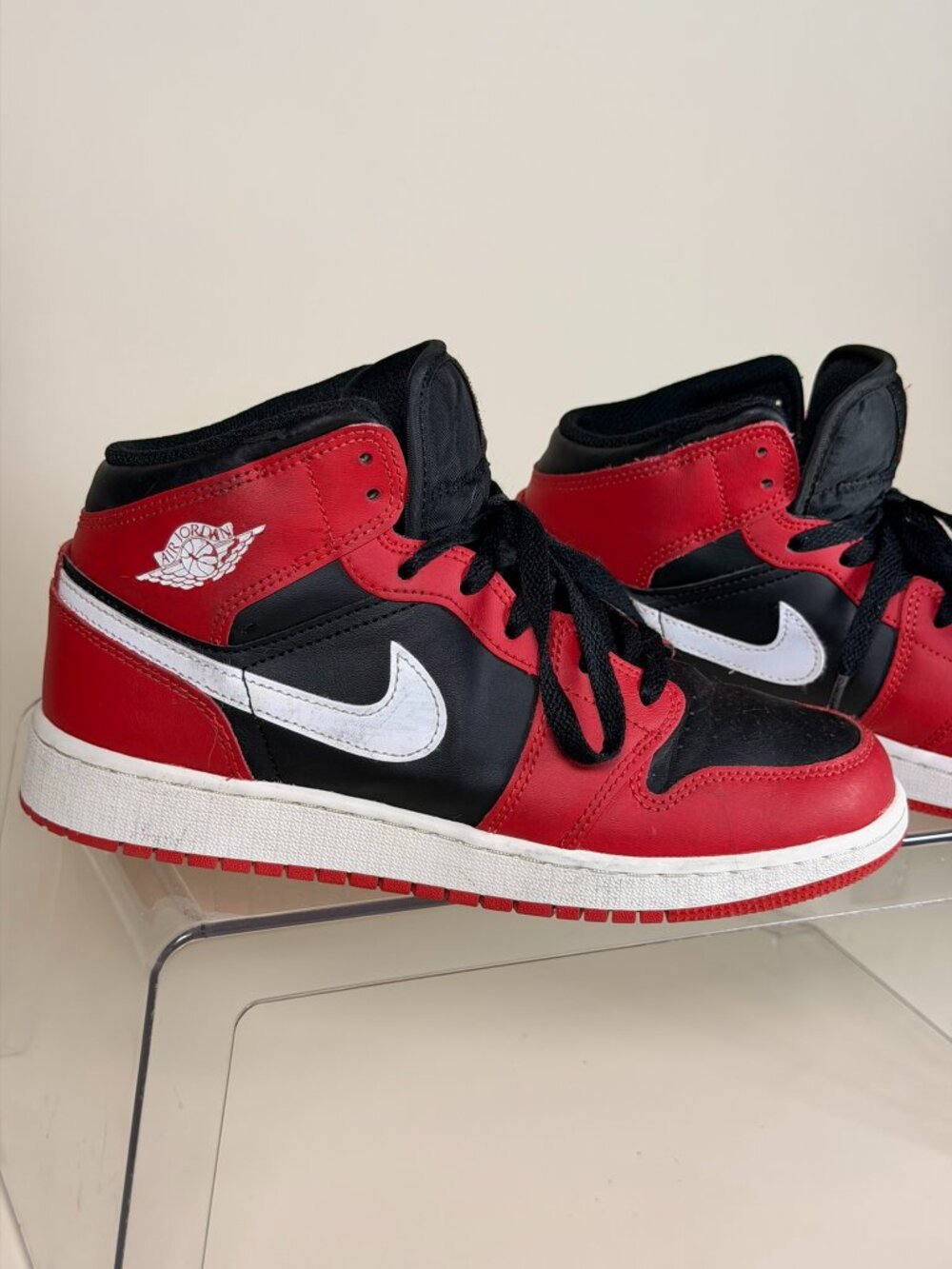 Air Jordan 1 Mid Bred Toe GS Sneakers Kids Size 6Y